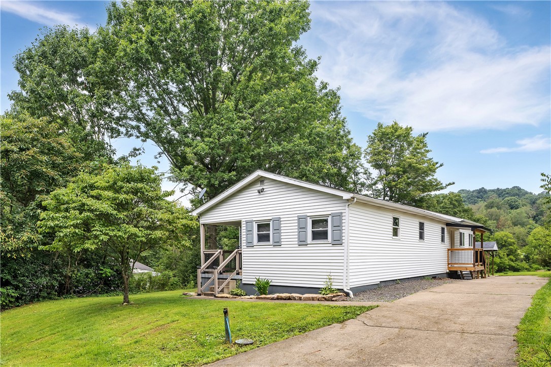 Exterior of 139 Booth Road, Leechburg, PA 15656