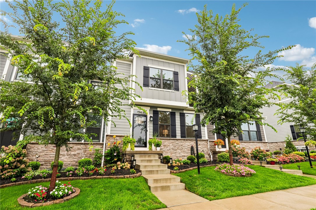 Exterior of 211 Marketplace Avenue, Coraopolis, PA 15108