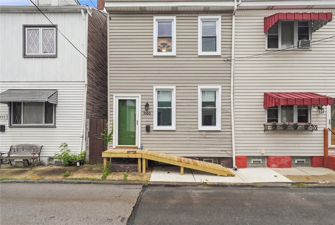 Exterior of 1920 Harcum Way, Pittsburgh, PA 15203