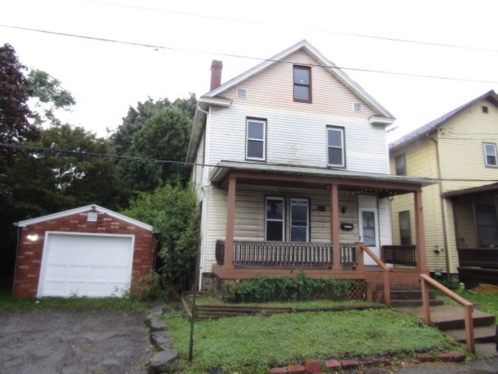 Exterior of 117 Ridge Ave, Butler, PA 16001