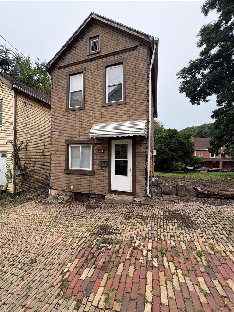 Exterior of 907 Walnut Street, North Braddock Boro, PA 15104