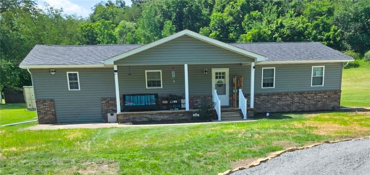 Exterior of 633 Bartleyville Rd, Burgettstown, PA 15021