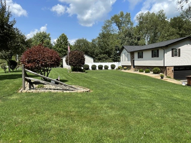 Exterior of 725 Niagara Trl, Mercer, PA 16137