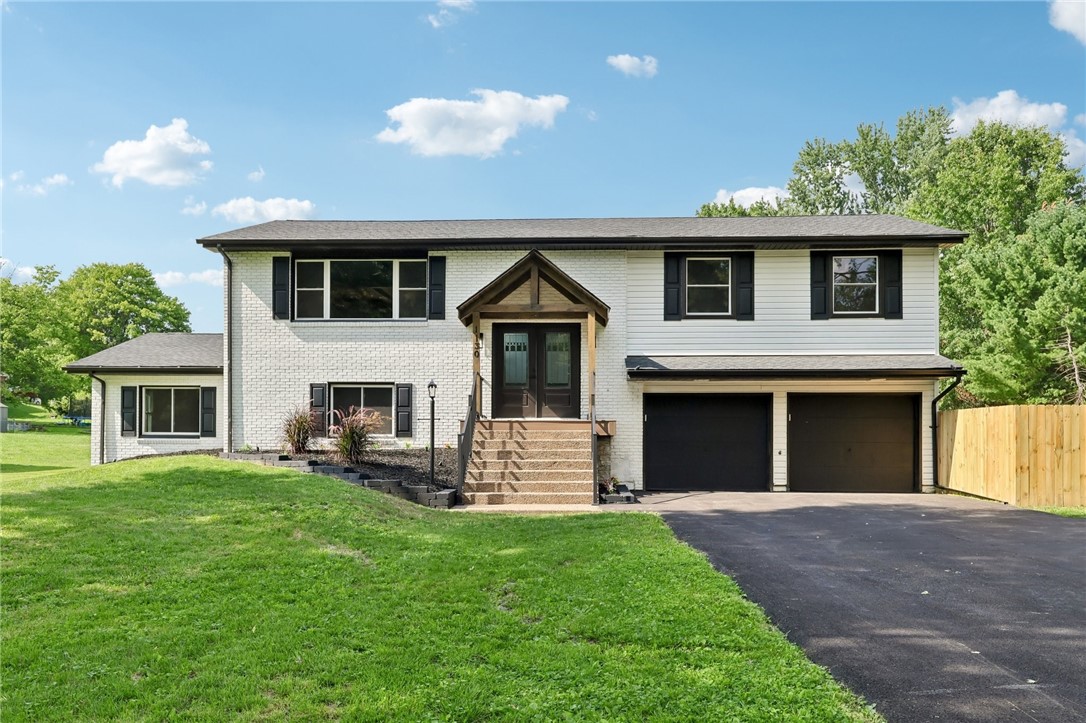 Exterior of 1130 Blue Sky Dr, New Castle, PA 16105