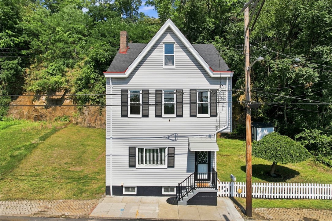 Exterior of 1042 Goehring St, Pittsburgh, PA 15212
