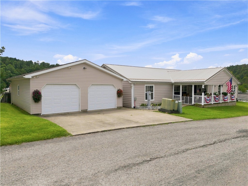 Exterior of 429 Evans, Donegal, PA 15628