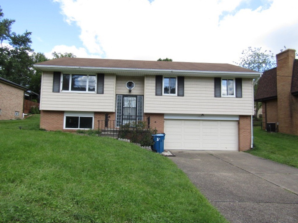 Exterior of 347 Hulton Rd, Verona, PA 15147