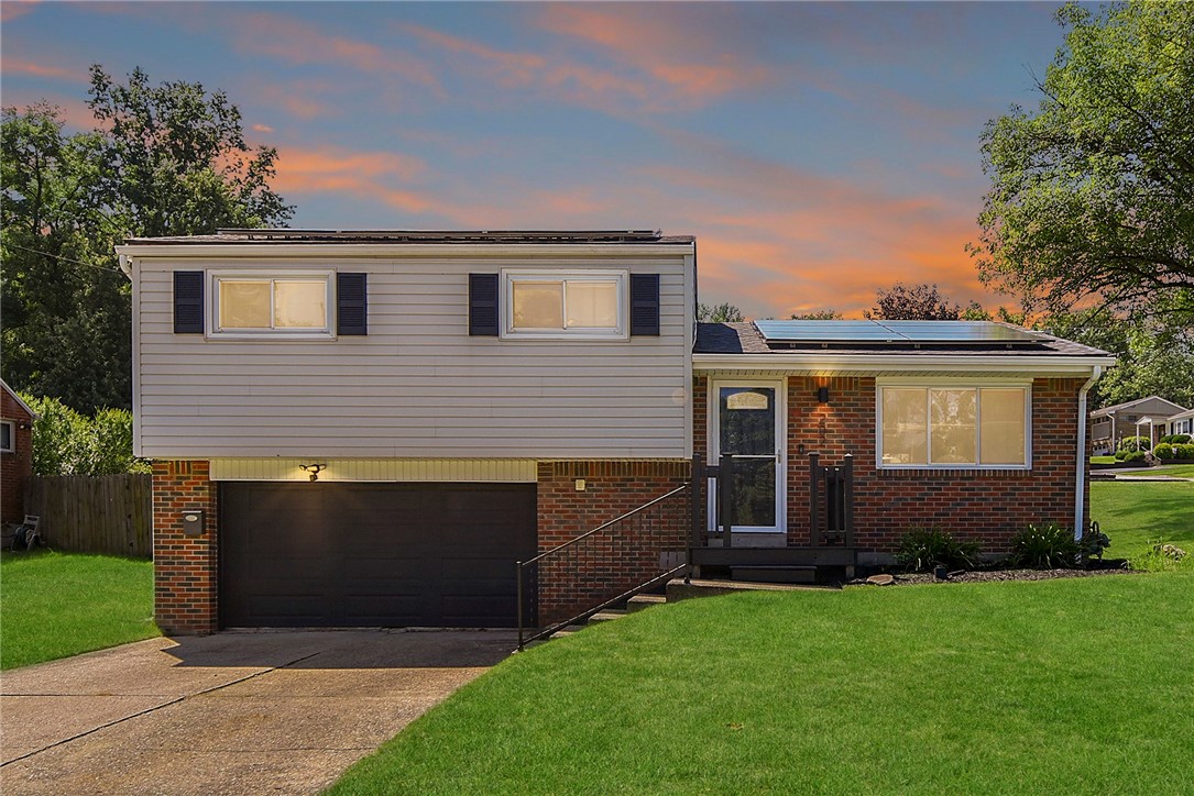 Exterior of 202 Fiesta Dr, Pittsburgh, PA 15239