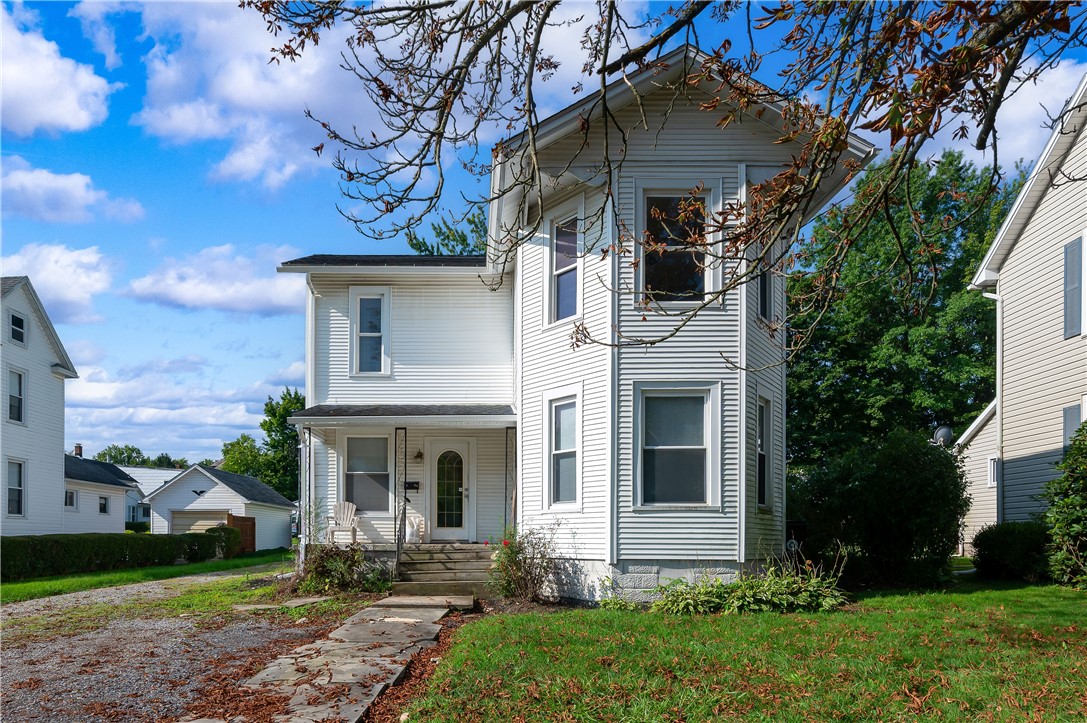 Exterior of 312 College Ave, Grove City, PA 16127