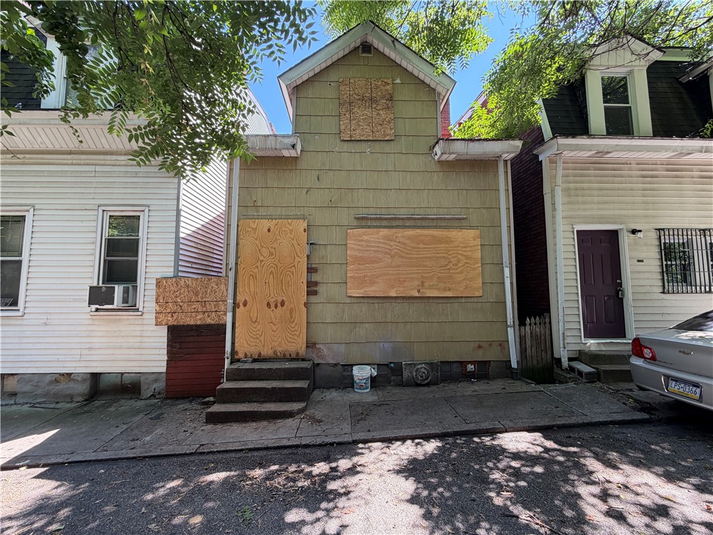 Exterior of 1330 Diana St, Pittsburgh, PA 15212