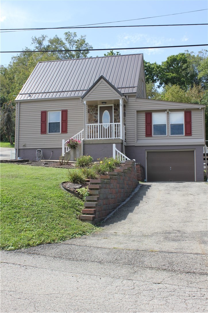 Exterior of 601 N 8th Street, Youngwood, PA 15697