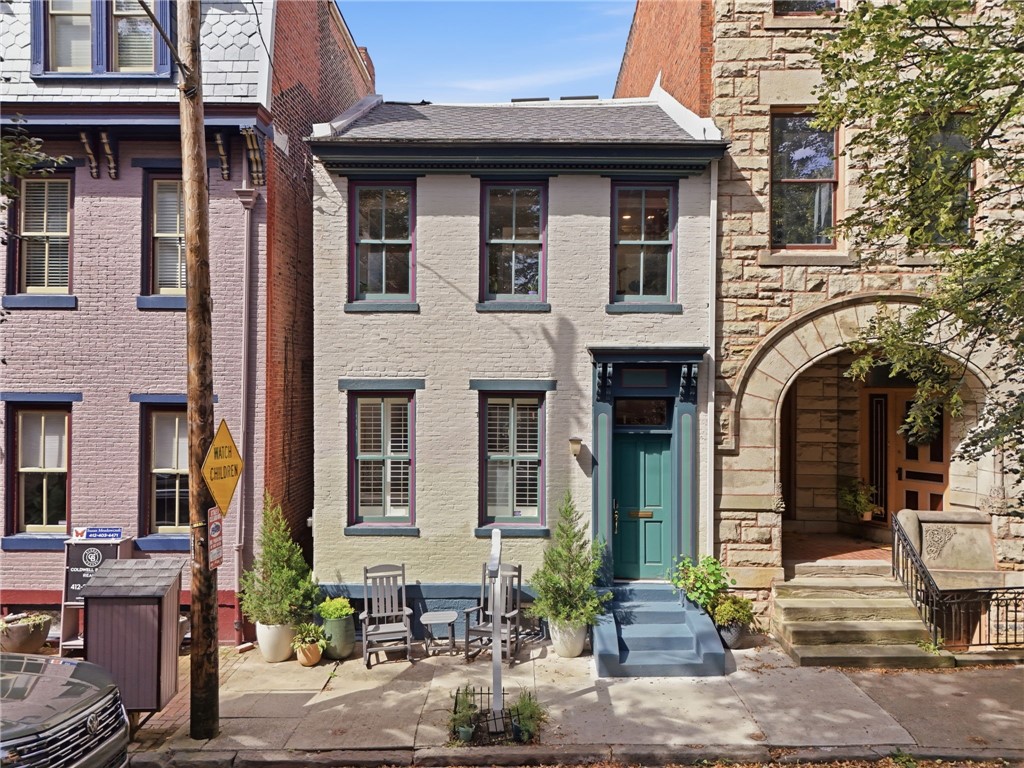 Exterior of 1239 Resaca Pl, Pittsburgh, PA 15212