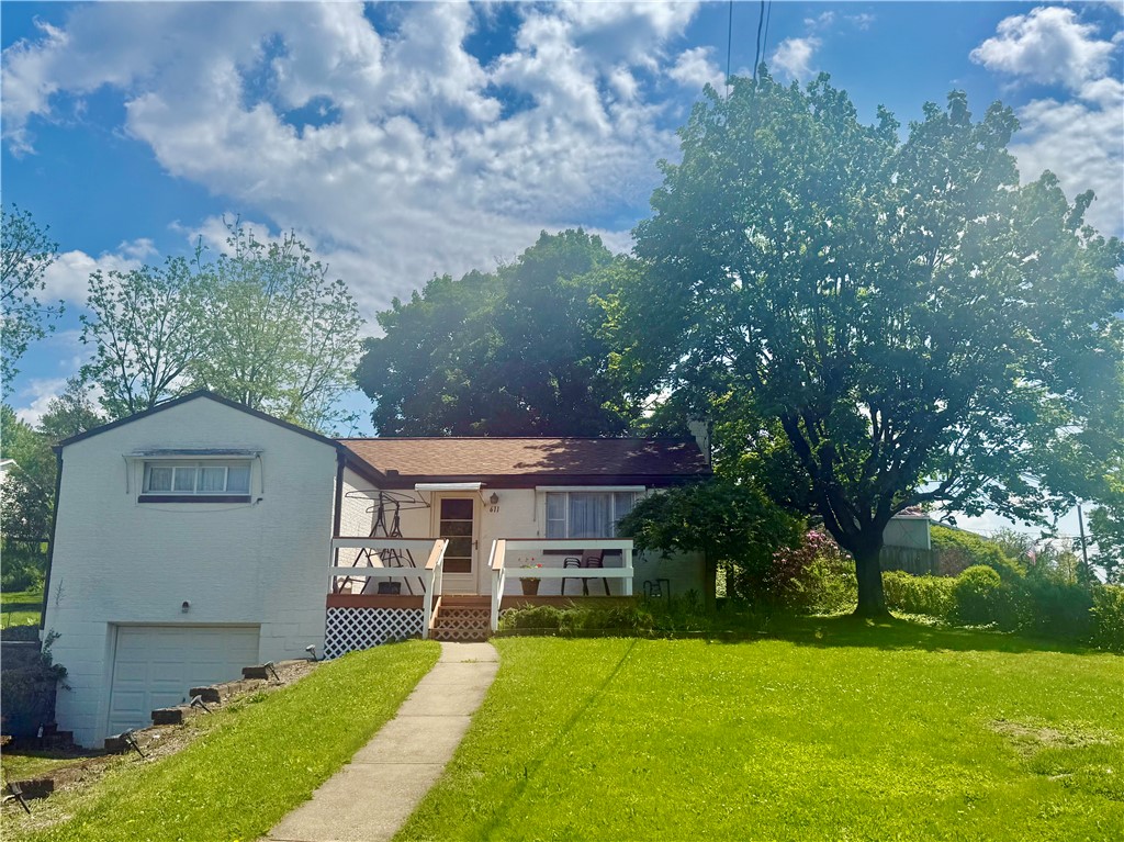 Exterior of 611 Stanton Ave, Mars, PA 16046