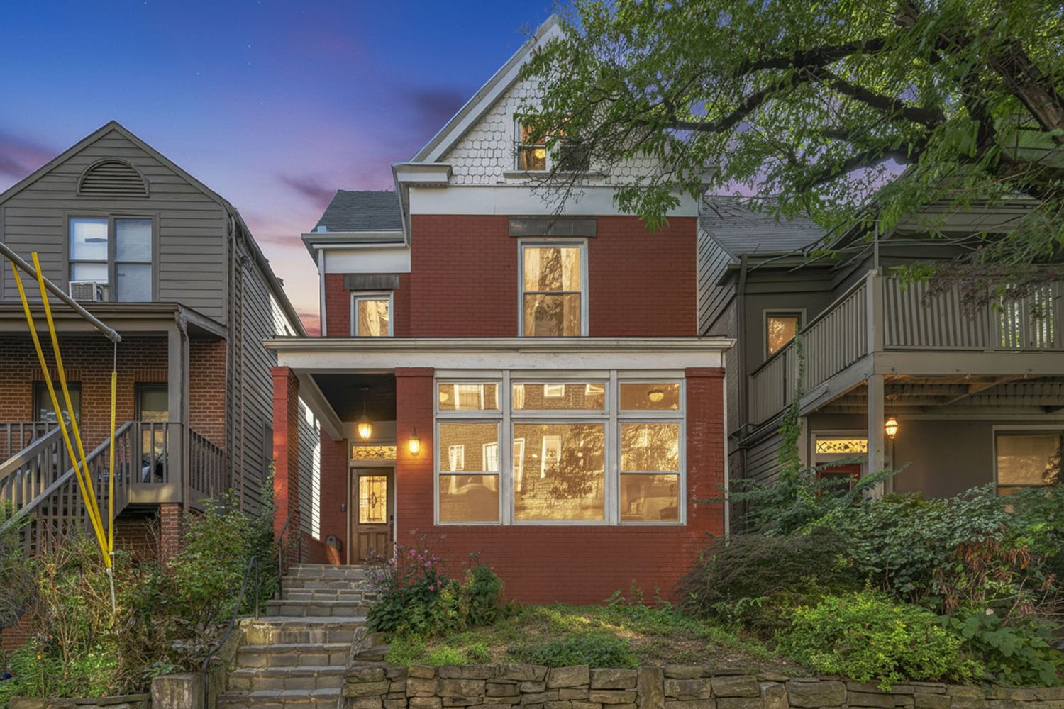 Exterior of 702 Bellefonte St, Pittsburgh, PA 15232