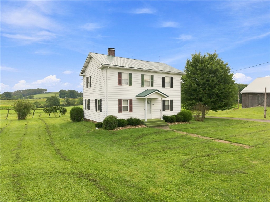 Exterior of 985 E Pike Rd, Indiana, PA 15701