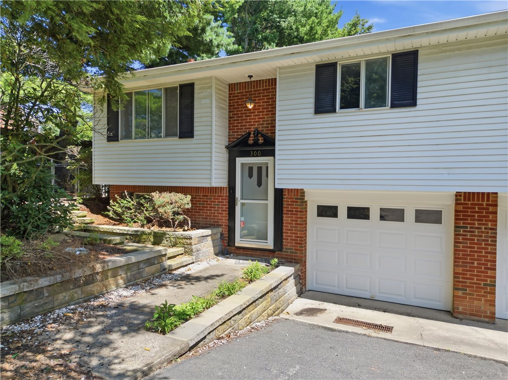Exterior of 300 W Starz Rd, Cheswick, PA 15024