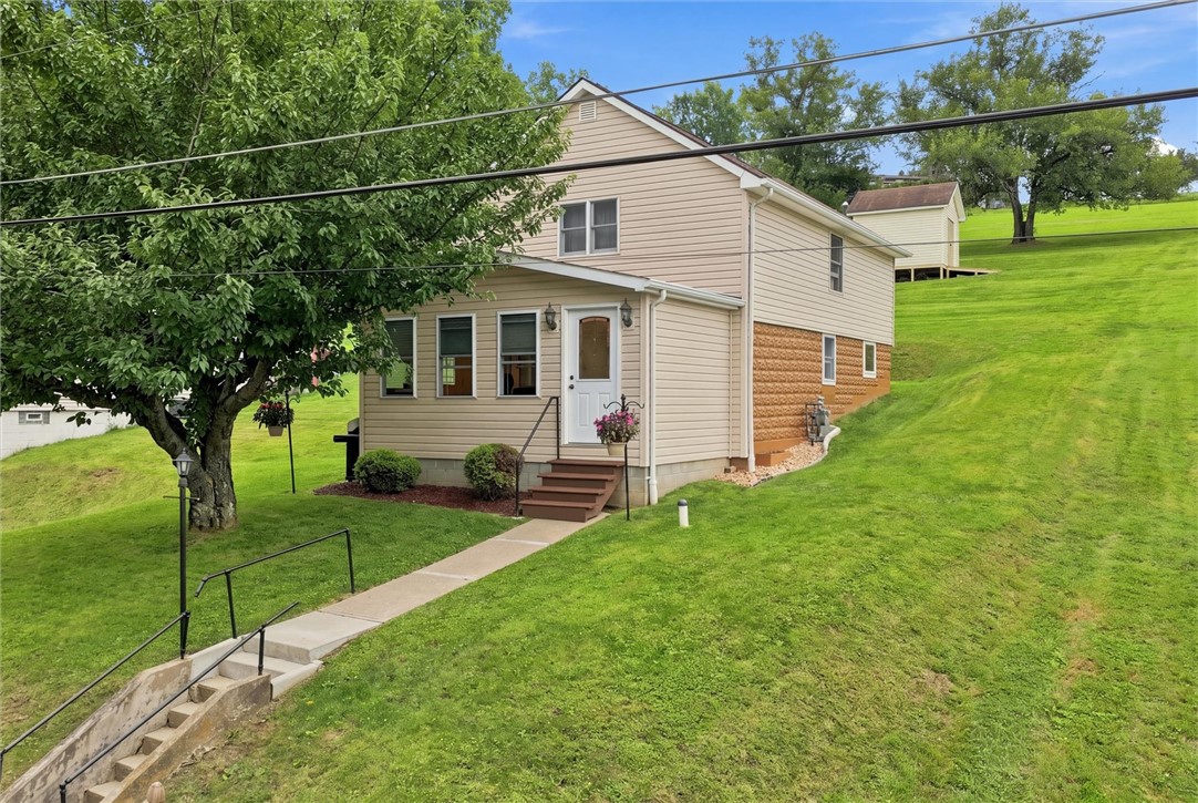 Exterior of 1810 Scenery Dr, Rostraver, PA 15012