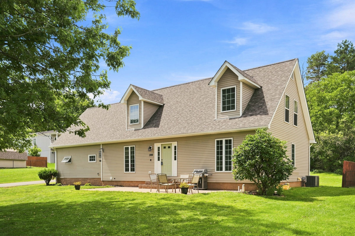 Exterior of 399 Lincoln Ave., Mars, PA 16046