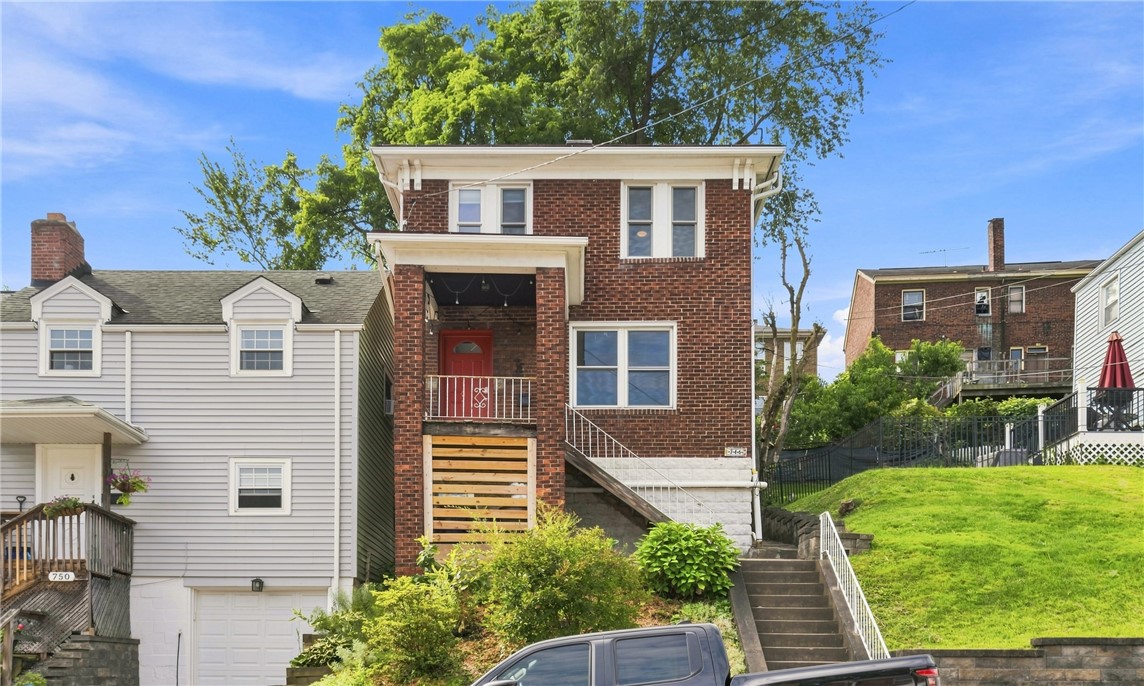 Exterior of 746 Montclair St, Pittsburgh, PA 15217