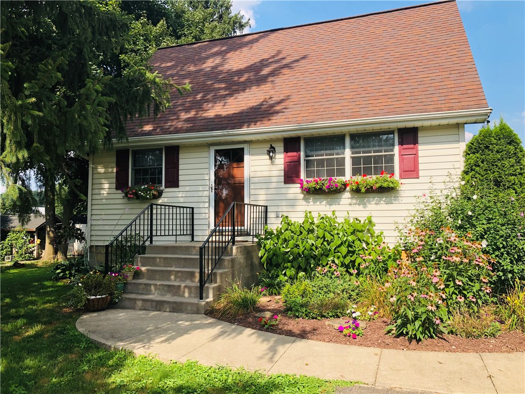 Exterior of 743 Spring St, Harmony, PA 16037
