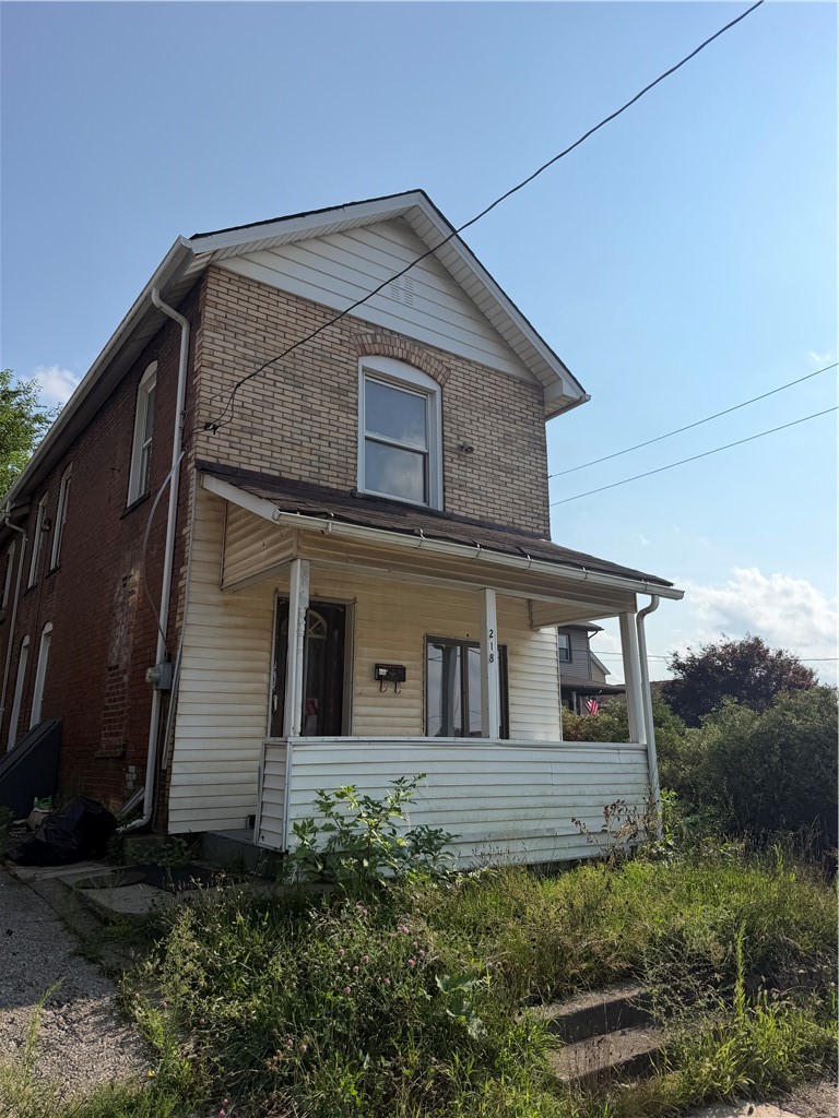 Exterior of 218 E Division St, New Castle, PA 16101