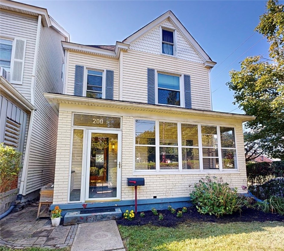 Exterior of 200 11th St, Pittsburgh, PA 15215