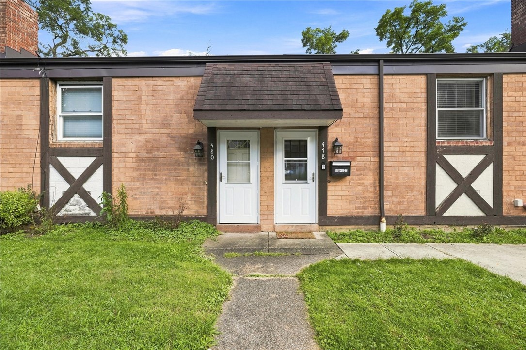 Exterior of 478-480 Cypress Dr, Coraopolis, PA 15108