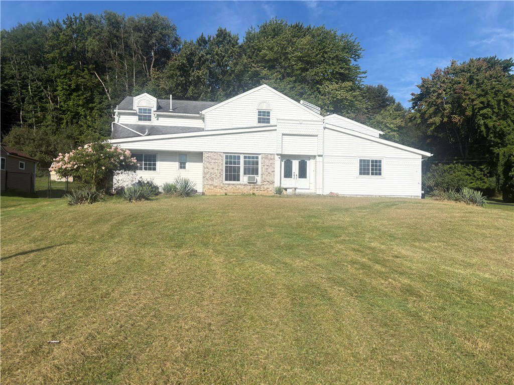 Exterior of 1369 HOFIUS LANE, Hermitage, PA 16148