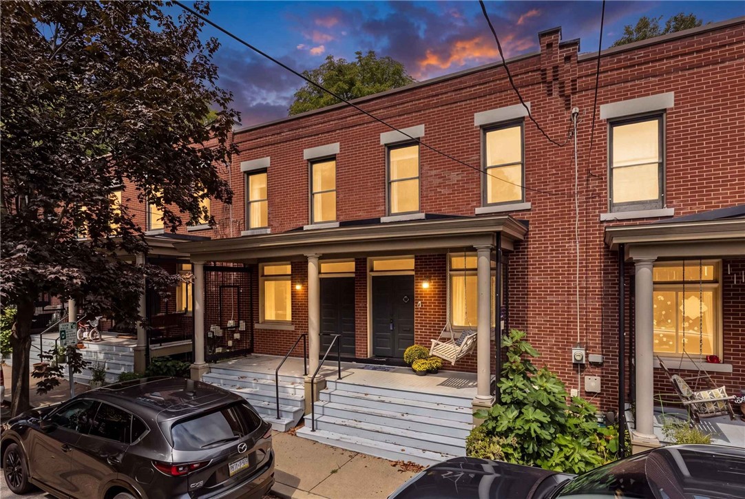 Exterior of 4 Clarendon Place, Pittsburgh, PA 15206