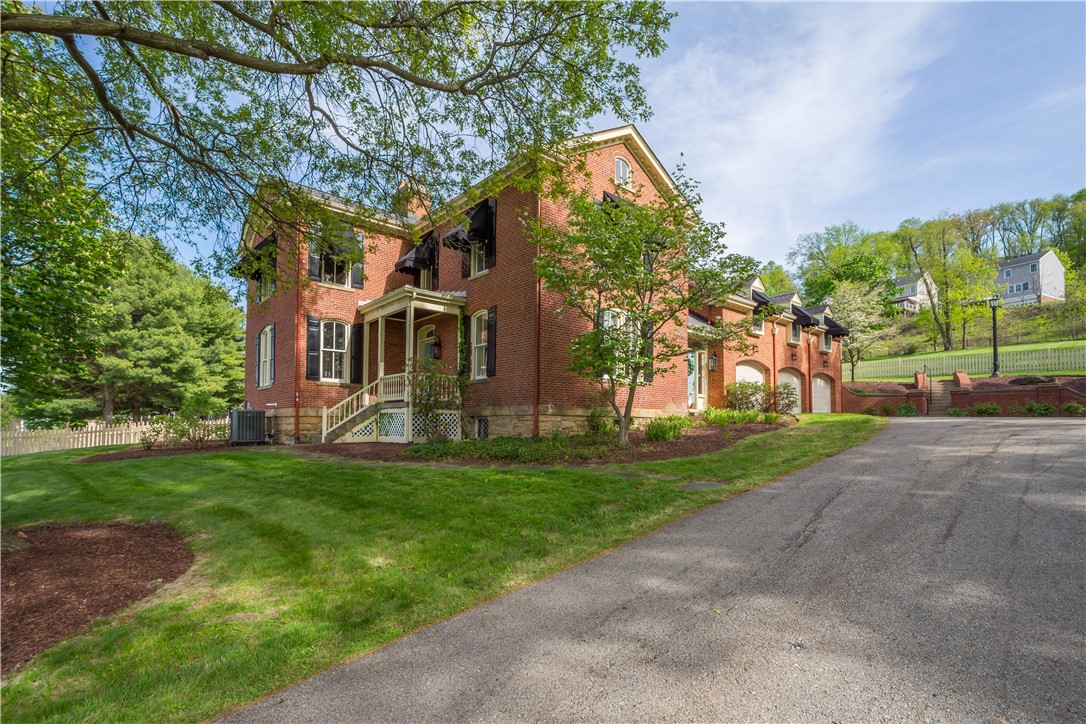Exterior of 571 West McMurray, Canonsburg, PA 15317