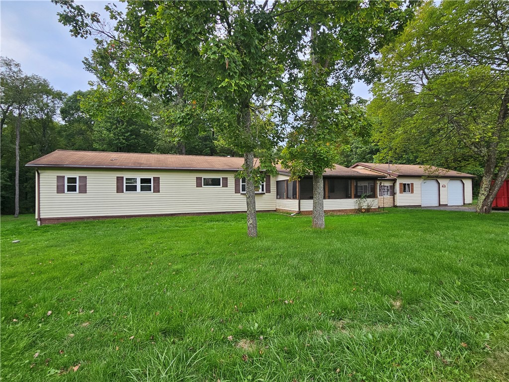 Exterior of 207 Calico Rd, West Sunbury, PA 16061
