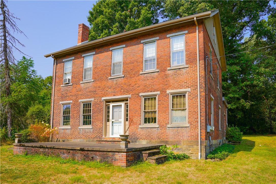 Exterior of 828 Brownhome Rd, New Castle, PA 16101