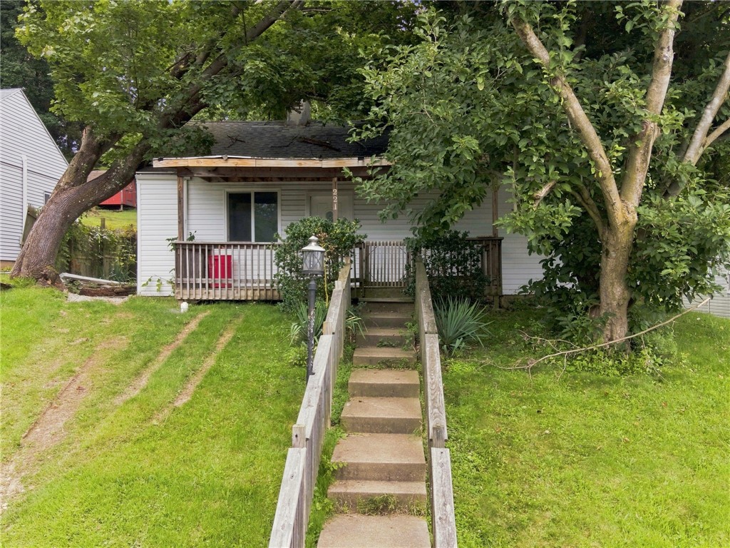 Exterior of 221 Caruso Drive, Monroeville, PA 15146