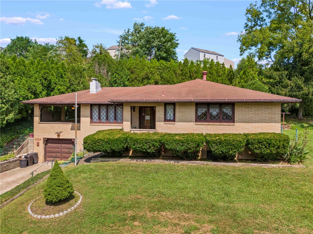 Exterior of 1210 1st St, Canonsburg, PA 15317