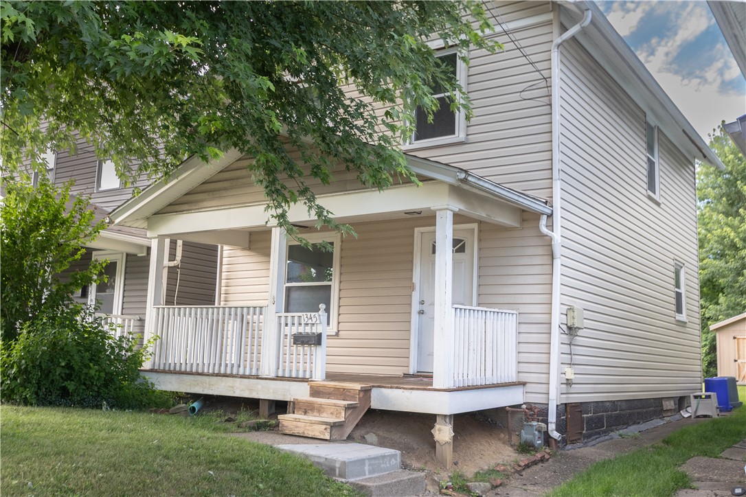 Exterior of 1345 4th Ave, Coraopolis, PA 15108