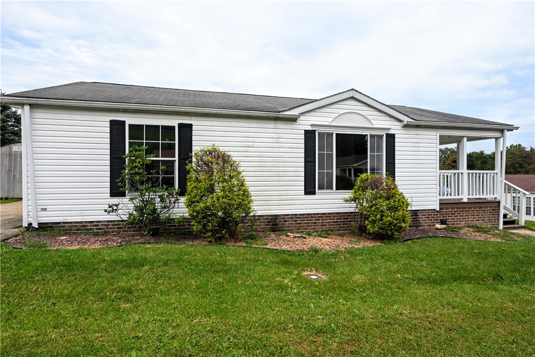 Exterior of 1039 Golden Circle, Elizabeth, PA 15037