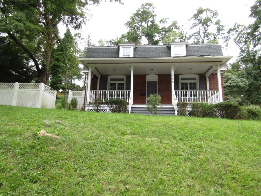 Exterior of 686 Filmore Rd., Pittsburgh, PA 15221