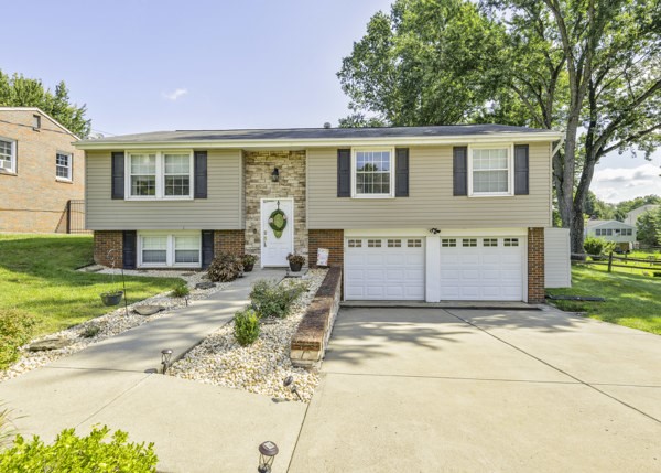 Exterior of 127 W Fair Meadows Dr, Canonsburg, PA 15317