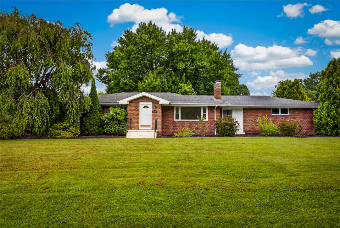 Exterior of 219 Mission Meade Dr, New Castle, PA 16105