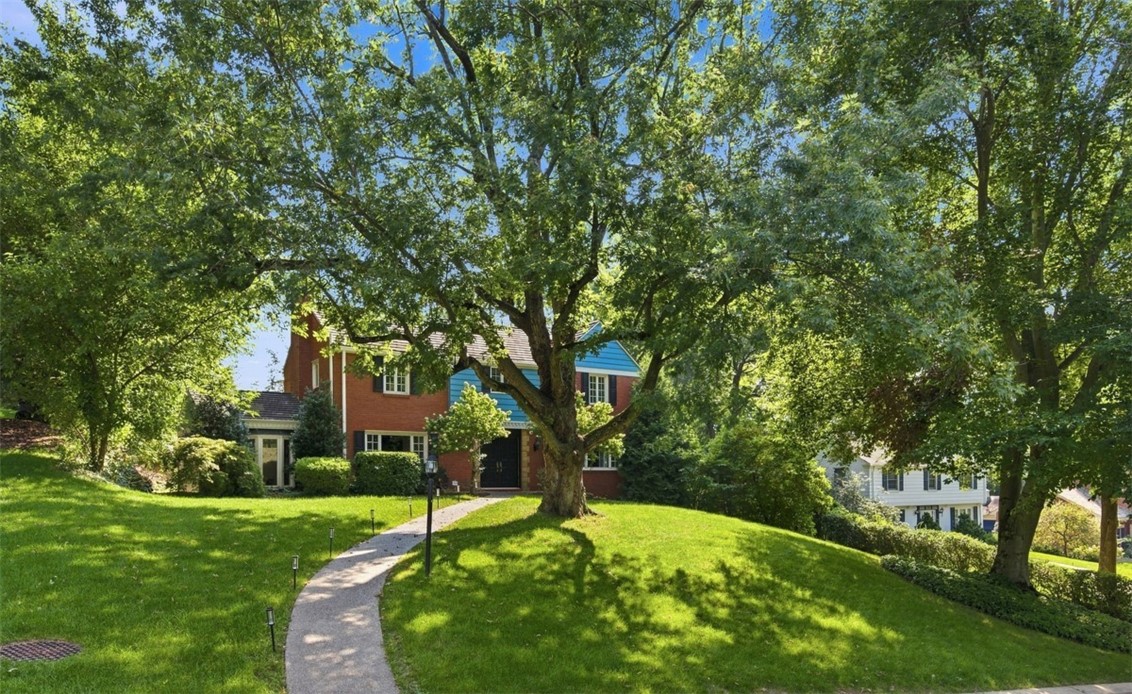 Exterior of 809 White Oak Cir, Pittsburgh, PA 15228