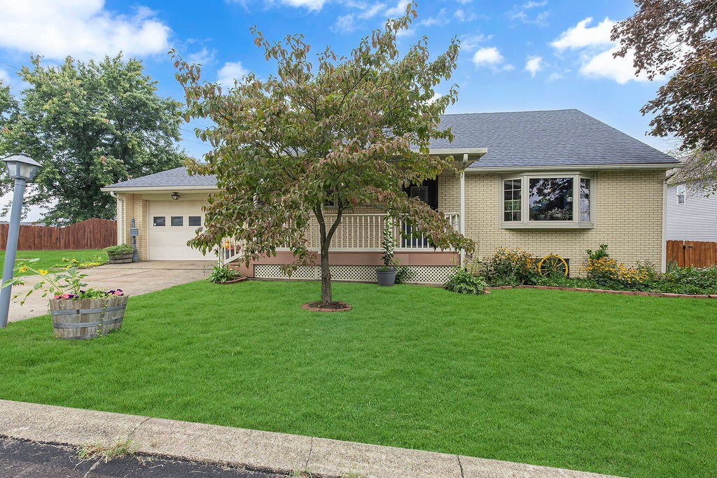 Exterior of 929 Speyer Ave, Monaca, PA 15061