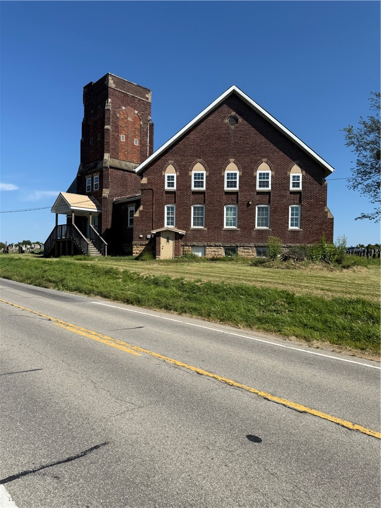 Exterior of 2158 Mercer Rd, Fredonia, PA 16124