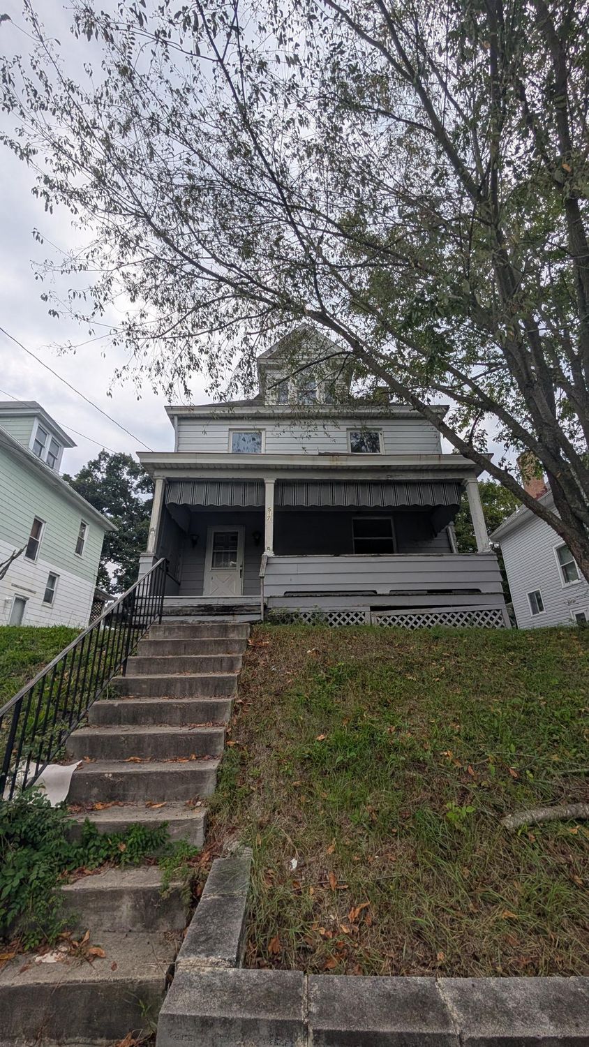 Exterior of 517 E Moody AVENUE, New Castle, PA 16105