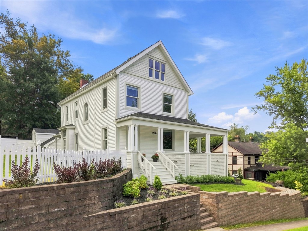 Exterior of 104 1st St, Oakdale, PA 15071