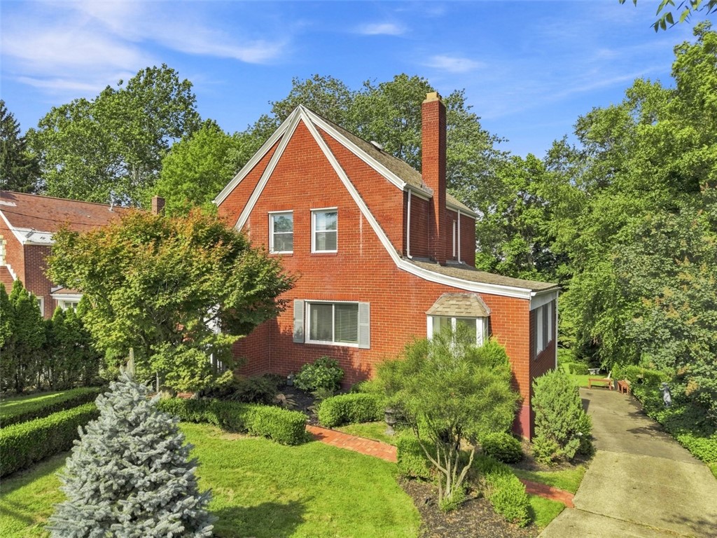 Exterior of 2517 Greensburg Pike, Pittsburgh, PA 15221