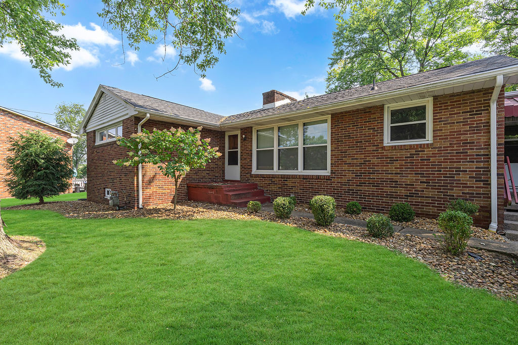 Exterior of 160 Spring Hill ROAD, Aliquippa, PA 15001