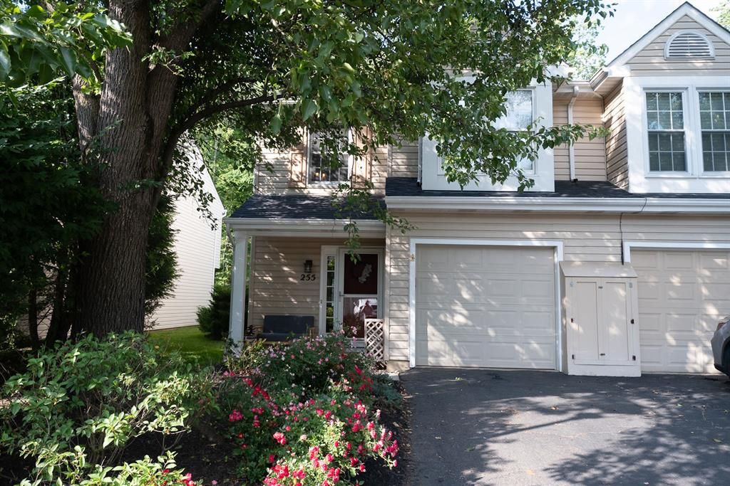 Exterior of 255 Commons, Oakmont, PA 15139
