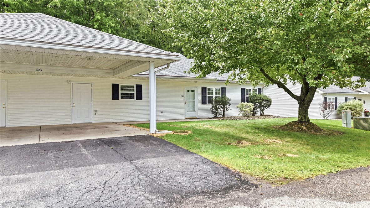 Exterior of 685 Theresa Ave 102, Hermitage, PA 16148