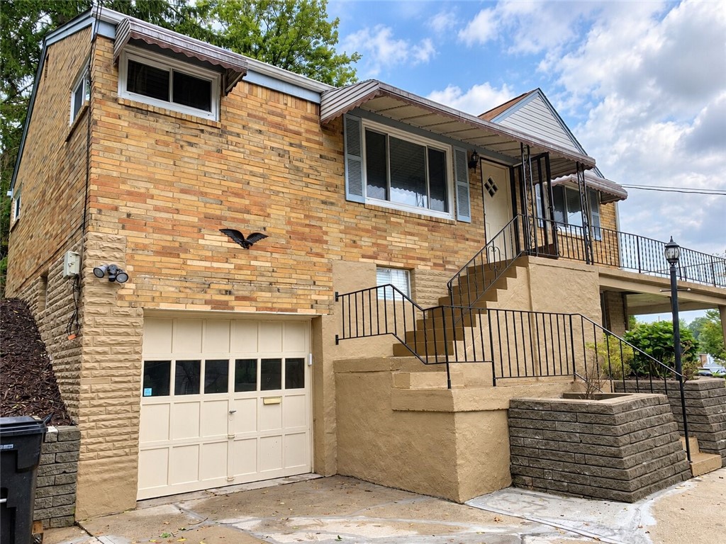 Exterior of 2007 Hillcrest St, Bethel Park, PA 15102