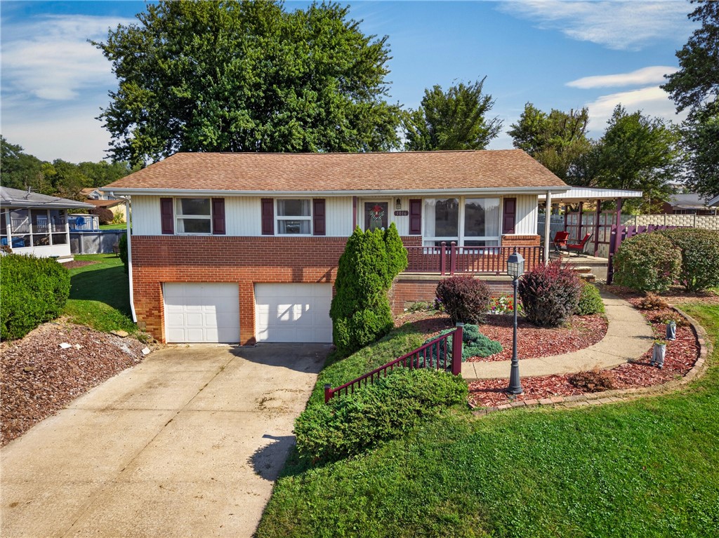 Exterior of 1016 Mcgovern Rd, Houston, PA 15342